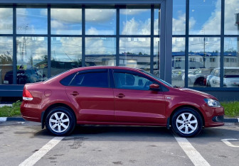 Подержанный автомобиль Volkswagen Polo Sedan 2012 года (4 фото)