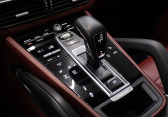 Подержанный автомобиль Porsche Cayenne 2018 года (18 фото)