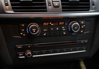 Подержанный автомобиль BMW X3 2012 года (18 фото)
