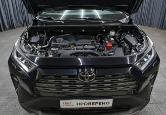 Подержанный автомобиль Toyota RAV4 2020 года (9 фото)