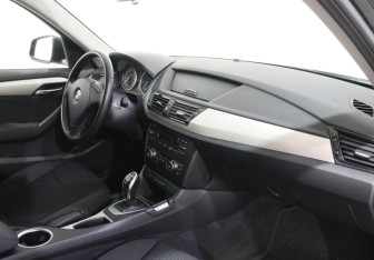 Подержанный автомобиль BMW X1 2013 года (5 фото)
