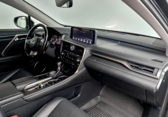 Подержанный автомобиль Lexus RX 2021 года (10 фото)
