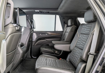 Подержанный автомобиль Cadillac Escalade Suv 2023 года (12 фото)