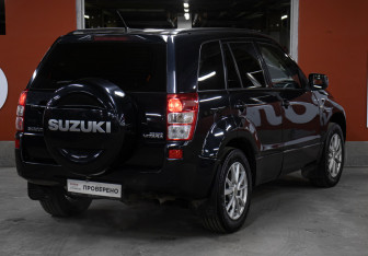 Подержанный автомобиль Suzuki Grand Vitara 2006 года (5 фото)