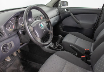 Подержанный автомобиль Skoda Octavia Liftback 2008 года (10 фото)