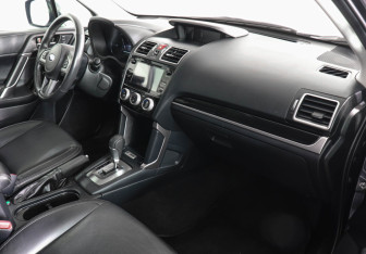 Подержанный автомобиль Subaru Forester Suv 2018 года (10 фото)