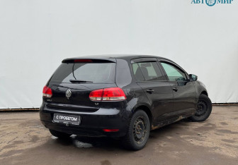 Подержанный автомобиль Volkswagen Golf Hatchback 2012 года (8 фото)