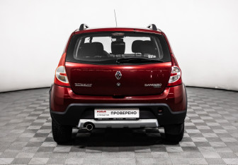 Подержанный автомобиль Renault Sandero 2011 года (6 фото)