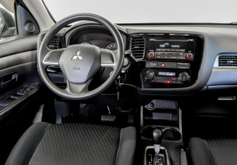 Подержанный автомобиль Mitsubishi Outlander 2014 года (24 фото)
