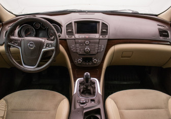 Подержанный автомобиль Opel Insignia Wagon 2011 года (12 фото)