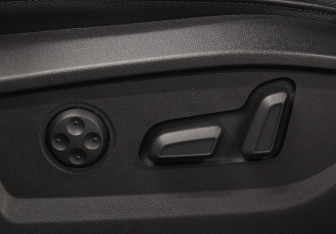 Подержанный автомобиль Audi Q2 2024 года (12 фото)