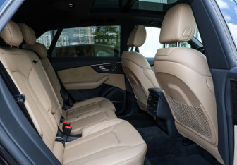 Подержанный автомобиль Audi Q8 2019 года (11 фото)