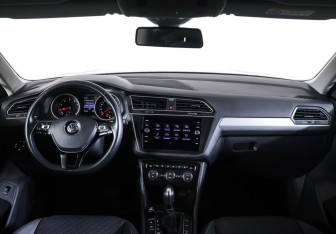 Подержанный автомобиль Volkswagen Tiguan 2020 года (14 фото)