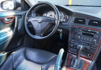 Подержанный автомобиль Volvo S60 2007 года (11 фото)