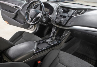 Подержанный автомобиль Hyundai i40 Sedan 2015 года (10 фото)