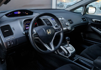 Подержанный автомобиль Honda Civic Sedan 2008 года (16 фото)