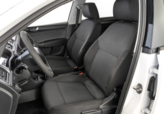 Подержанный автомобиль Skoda Rapid Liftback 2019 года (20 фото)
