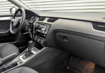 Подержанный автомобиль Skoda Octavia Liftback 2018 года (11 фото)