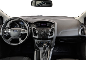 Подержанный автомобиль Ford Focus Hatchback 2012 года (14 фото)