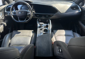 Подержанный автомобиль Geely Tugella 2023 года (11 фото)