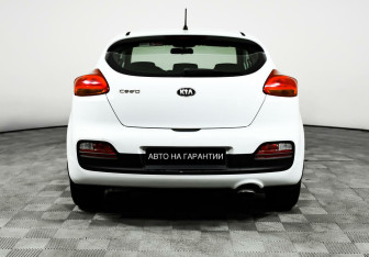 Подержанный автомобиль Kia Ceed Hatchback 2013 года (6 фото)