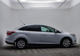 Подержанный автомобиль Ford Focus Sedan 2014 года (4 фото)