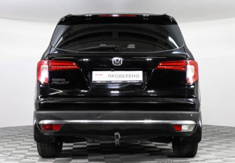 Подержанный автомобиль Honda Pilot 2016 года (6 фото)