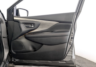 Подержанный автомобиль Nissan Murano Suv 2022 года (25 фото)