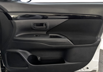 Подержанный автомобиль Mitsubishi Outlander 2019 года (25 фото)