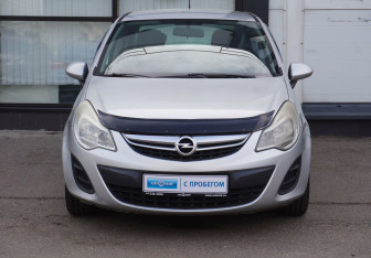 Подержанный автомобиль Opel Corsa 2011 года (2 фото)