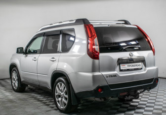 Подержанный автомобиль Nissan X-Trail 2013 года (7 фото)