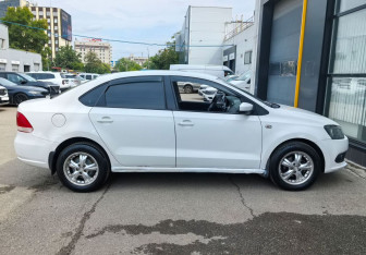 Подержанный автомобиль Volkswagen Polo Sedan 2010 года (4 фото)