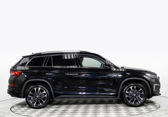 Подержанный автомобиль Skoda Kodiaq 2023 года (3 фото)
