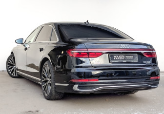 Подержанный автомобиль Audi A8 2023 года (7 фото)