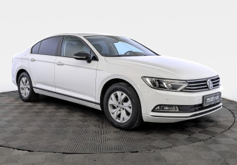 Подержанный автомобиль Volkswagen Passat Sedan 2018 года (3 фото)