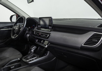Подержанный автомобиль Kia Seltos 2021 года (9 фото)
