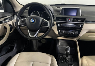 Подержанный автомобиль BMW X1 2019 года (15 фото)