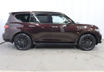 Подержанный автомобиль Infiniti QX80 2015 года (7 фото)