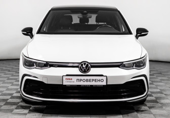 Подержанный автомобиль Volkswagen Golf Hatchback 2021 года (2 фото)
