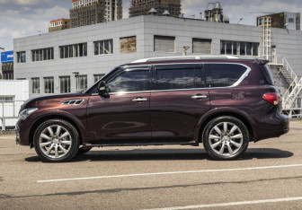 Подержанный автомобиль Infiniti QX56 2012 года (10 фото)