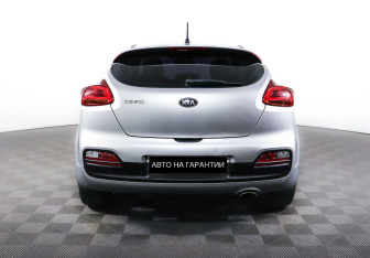 Подержанный автомобиль Kia Ceed Hatchback 2014 года (6 фото)