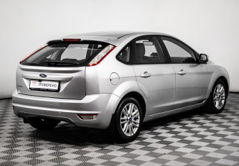 Подержанный автомобиль Ford Focus Hatchback 2011 года (6 фото)