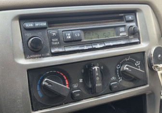 Подержанный автомобиль Mitsubishi Galant Sedan 2003 года (13 фото)