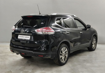 Подержанный автомобиль Nissan X-Trail 2015 года (5 фото)