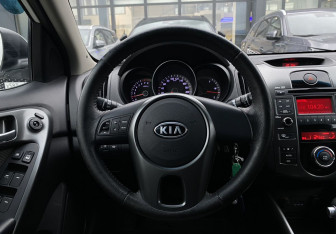 Подержанный автомобиль Kia Cerato Sedan 2012 года (13 фото)