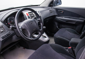 Подержанный автомобиль Hyundai Tucson 2006 года (9 фото)