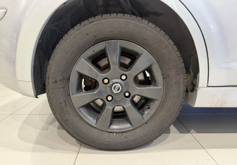 Подержанный автомобиль Nissan Tiida Hatchback 2010 года (19 фото)