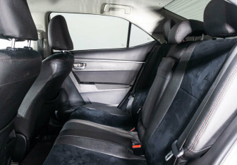 Подержанный автомобиль Toyota Corolla Sedan 2019 года (11 фото)