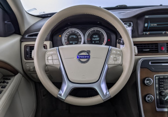 Подержанный автомобиль Volvo XC70 2011 года (21 фото)