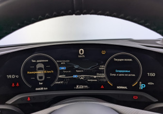 Подержанный автомобиль Porsche Taycan 2021 года (15 фото)